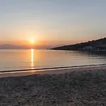 Citadela Paros Molos - Beachfront Maisonette With Plunge Pool