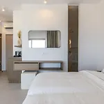 Muro Suites