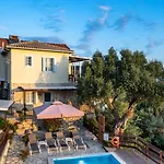Afroksilia Villa Triantafilo