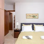 Eleni'S Modern Apartment