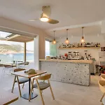 Alboro Seaside Suites