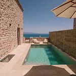 Mani Luxury Suites And Studios In Gytheio With Private Pools