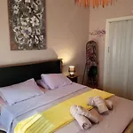 Urban Comfort Apartment.
