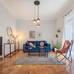 Luxury 2 Bdroom Apt- Megaro Mousikis
