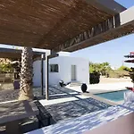 Villa Aphrodite - Elegant Villa, Sea Views, Designer Renovation