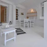 Fully Renovated Apartment In The Heart Of Ioulida On The Island Of Kea