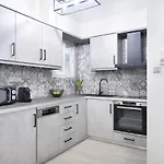 Apt Eleven - Cozy Apartment With Garden