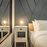 Apollo'S Apartment On Radio City Midas Home
