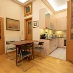 Acropolis Metro St.3 Bedrοοms 6 Persons Maisonette