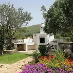Perlegiannika Houses