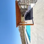 Avalon Cosy Apartments Ginger, 1 Bedroom Villa With Shared Swimming Pool