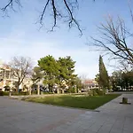 Classic 2 Bedroom Apartment Next To Metro - Marousi