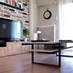 Near Acropolis, 3 Bedroom 2 Bathroom Big Beautiful Apt