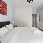 Spacious And Modern Flat For 4