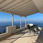 Villari Lefkas Suites