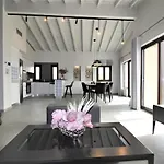 The Victoria-City Apartment