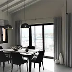 The Victoria-City Apartment