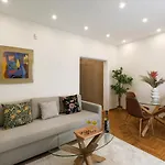 Metro Fix Apartment