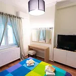 Downtown Luxury Apartment With Backyard