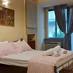 Deluxe Apartment 12Bd 6Bath