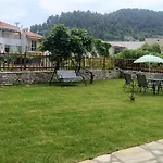Venia'S House