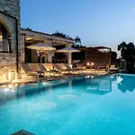 Luxurious 4 Bedroom Villa Xris With Infinity Pool And Beach Access