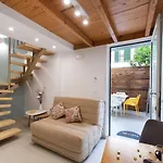Lefkas City Apartments & Suites