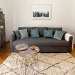 Bright & Stylish Apartment In The Heart Of Athens!