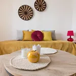 Stylish Apartment In Pagrati