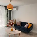 Casa De Tres Hermanos In The Heart Of Athens