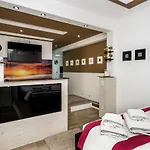 C.8 Indigo&Leon #Suite_In_City_Center