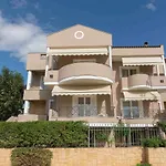 Kima: Relaxing Beach Home Next To Sparkling Waters