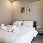 Piraeus Deluxe 2Bdr Apt - Near Metro And Port