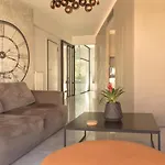 Luxury Apt With Parking-Living Stone Silver