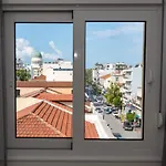Sunny Apt In The Heart Of Patras