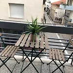 Olive - Happyhostgr - Downtown Apartment