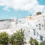 Akri Santorini With Heated Jacuzzi