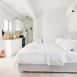 Adorable Sunny Studio With Private Balcony I