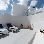 White Swallow Suite Santorini