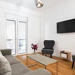 Wonderful Central Athens 2 Bedroom 2 Bath Sleeps 8