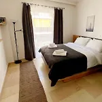 Minimal 3Br Apartment In Athens