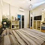 Modern & Stylish 2 Bedroom Apartment Near Acropolis