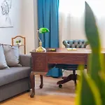 The Hostmaster La Casa Elegante