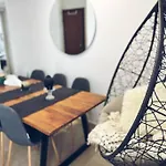 Minimal 3Br Apartment In Athens