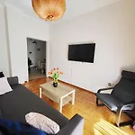 Sunny Apartment For 4 - Only 5' Walk To Acropolis