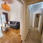 Sunny Apartment For 4 - Only 5' Walk To Acropolis