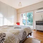 Spacious Renovated Flat In The Athens Riviera