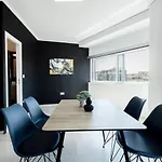 Hip And Fun Apt A