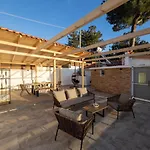 Navis Luxury