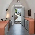 Dandy Cave Villa - Romantic Private & Luxurious - Waterfall Pool - Hot Tub -Up To 8 People